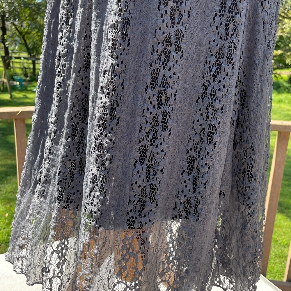 🍄LuLaRoe Gray Lace Midi Skirt - Picture 3 of 6
